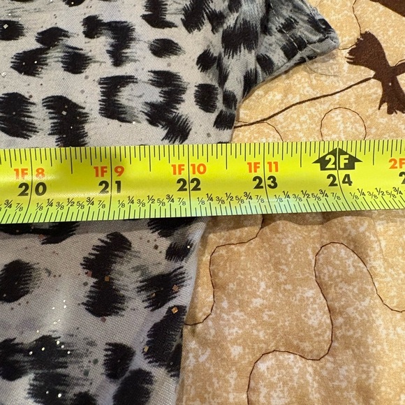 OMT Fashions, women’s size 2X featuring an animal print with subtle sparkles - Picture 7 of 9